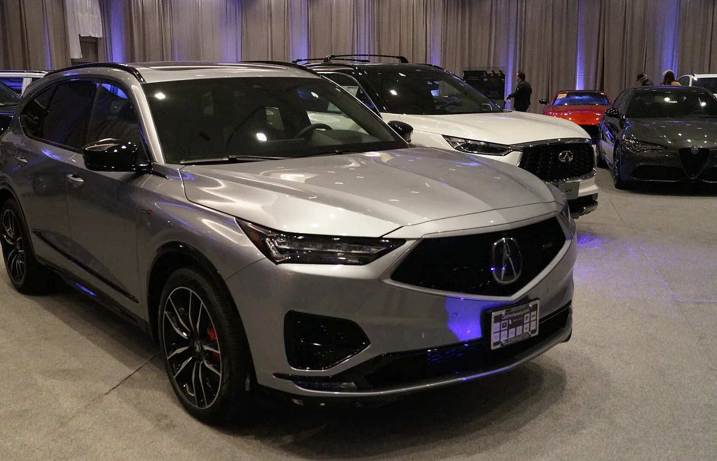 Acura MDX SPORT HYBRID, vue extérieure du modèle ou d'une variante proche