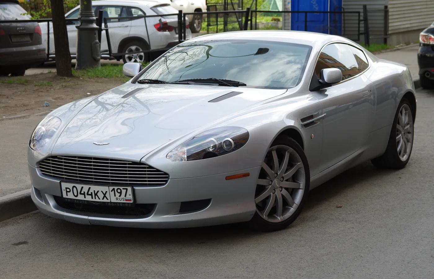 Aston Martin DB9, vue extérieure du modèle