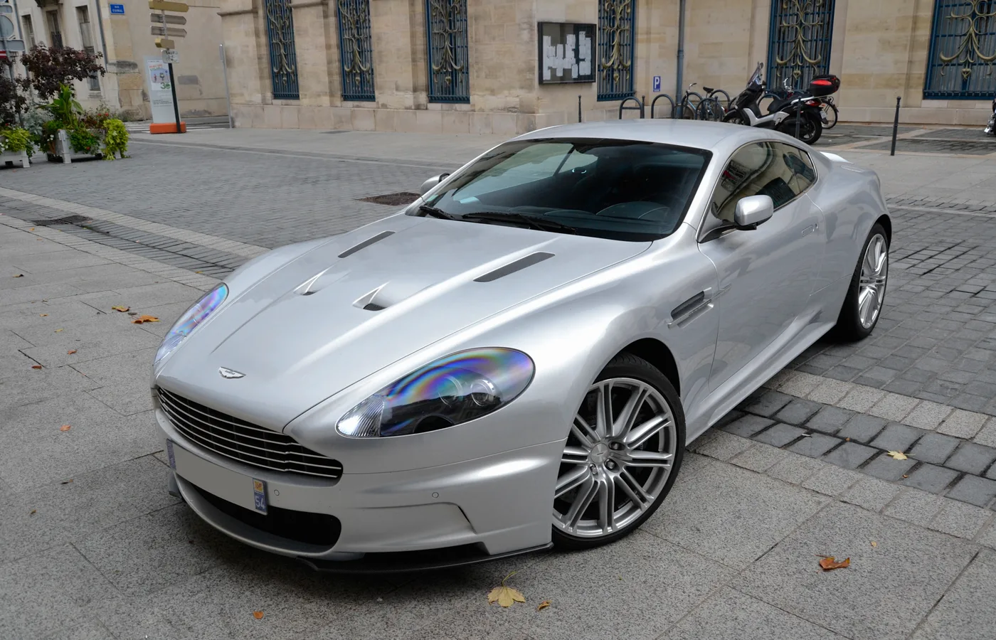 Aston Martin DBS, vue extérieure du modèle