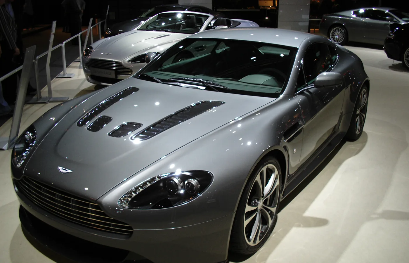 Aston Martin V12 Vantage, vue extérieure du modèle