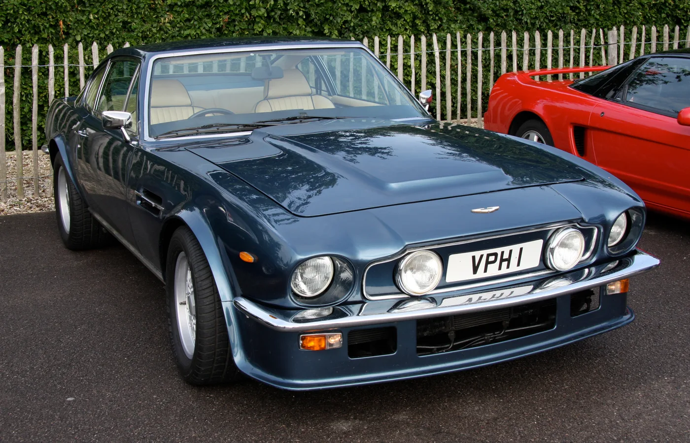 Aston Martin V8 Vantage, vue extérieure du modèle