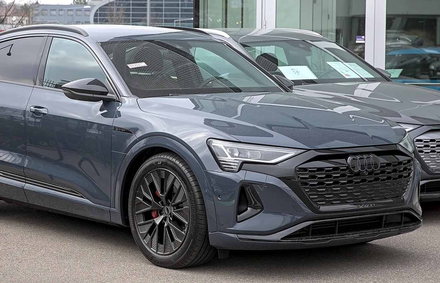 Audi Q8 SPORTBACK E-TRON, vue extérieure du modèle ou d'une variante proche