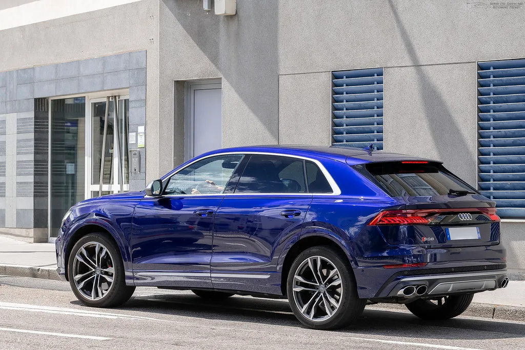 Audi SQ8 SPORTBACK E-TRON, vue extérieure du modèle ou d'une variante proche