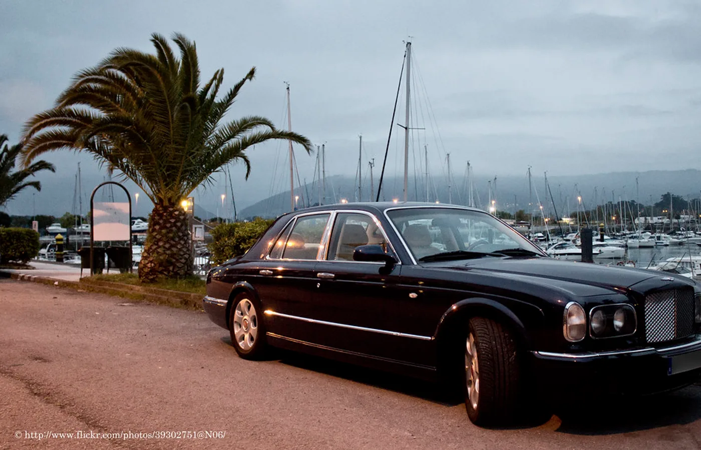 Bentley ARNAGE BLACK LABEL, vue extérieure du modèle ou d'une variante proche