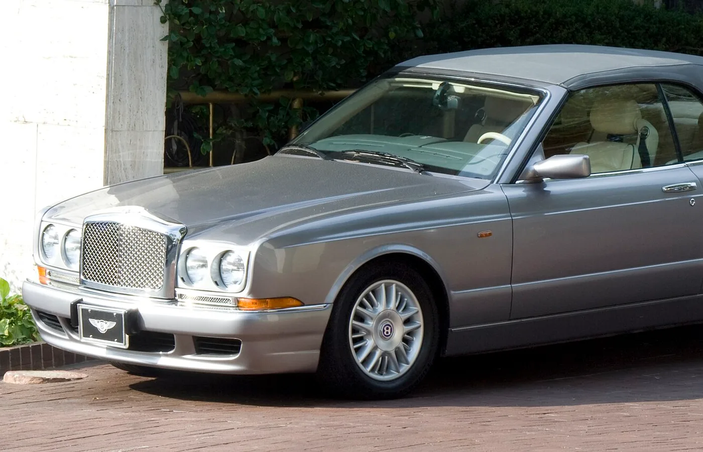 Bentley Azure, vue extérieure du modèle