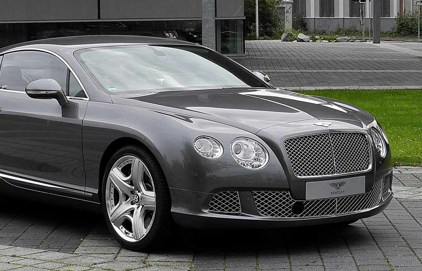 Bentley CONTINENTAL FLYING SPUR, vue extérieure du modèle ou d'une variante proche