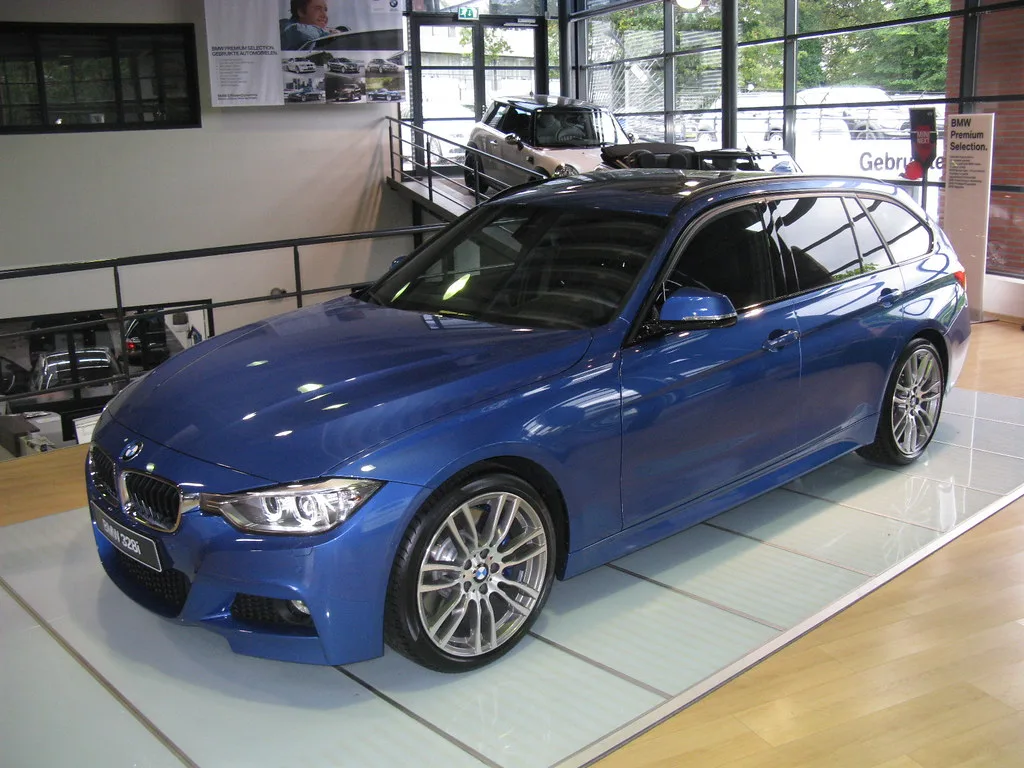 BMW 328i, vue extérieure du modèle