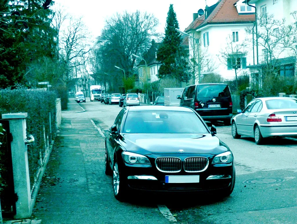 BMW 750Lxi, vue extérieure du modèle ou d'une variante proche
