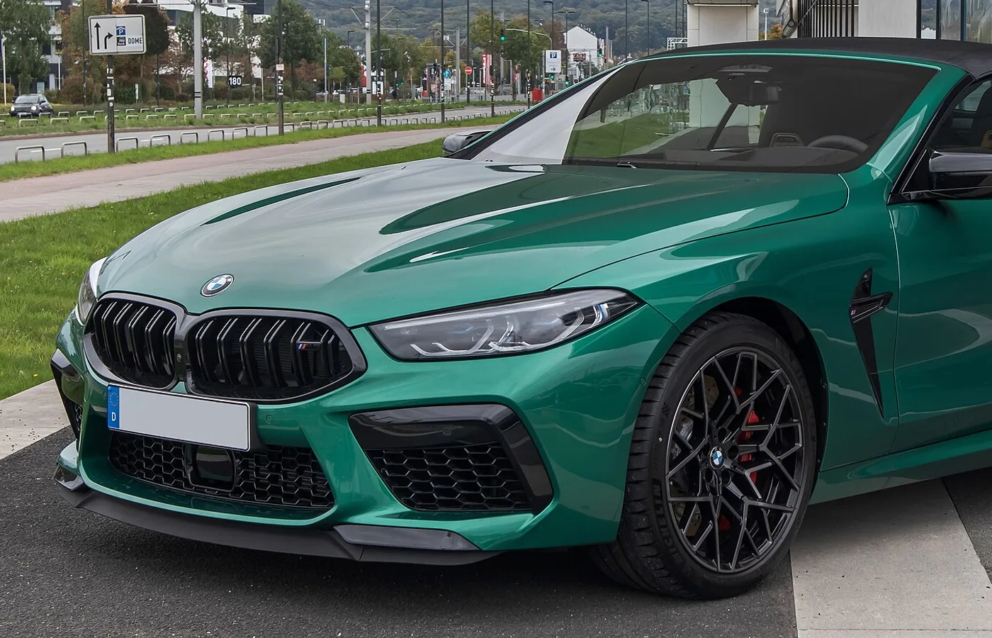 BMW M8, vue extérieure du modèle