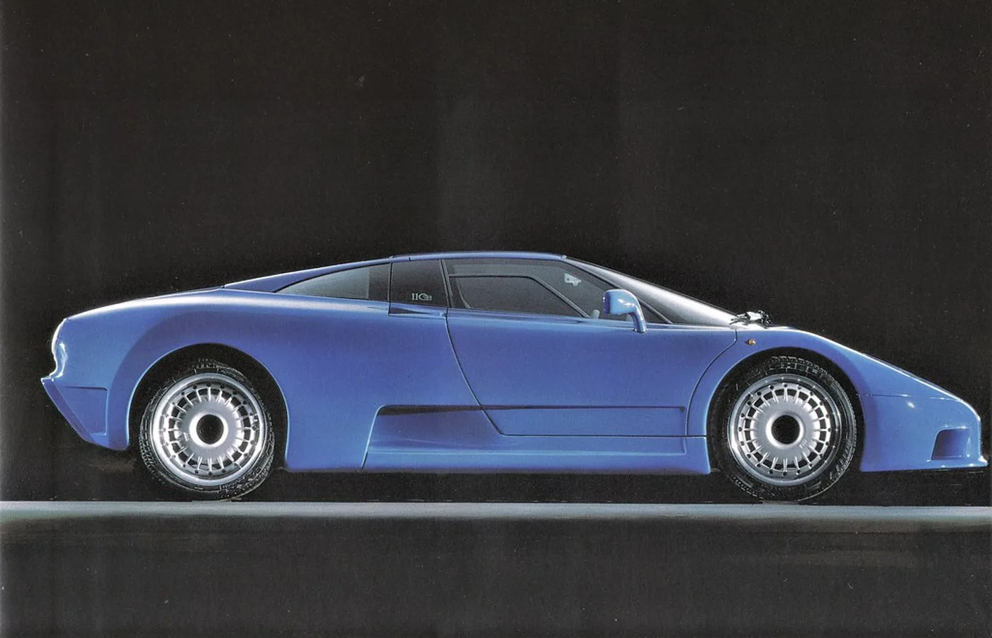 Bugatti EB110, vue extérieure du modèle