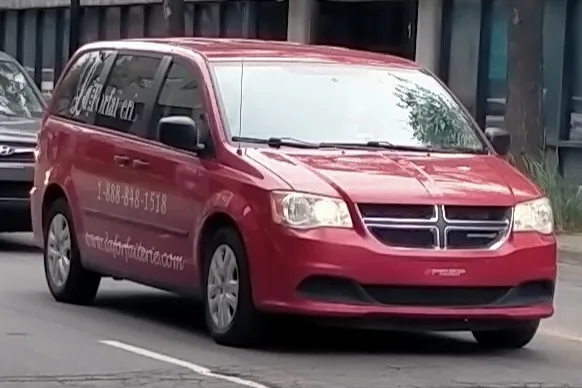 Dodge Royal Mini Ram Van, vue extérieure du modèle ou d'une variante proche