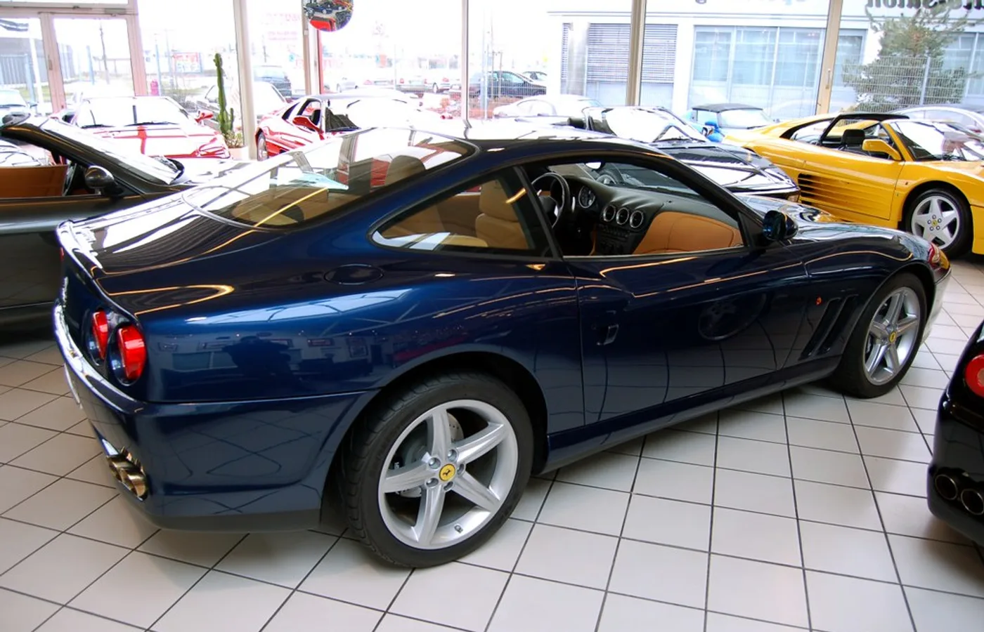 Ferrari 575 MM, vue extérieure du modèle ou d'une variante proche