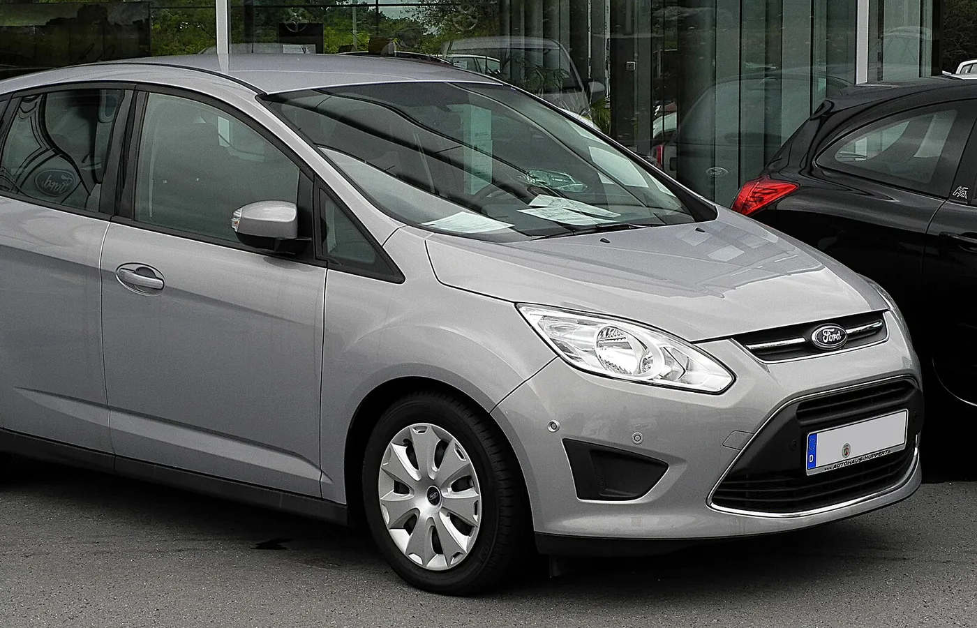 Ford CMAX HEV, vue extérieure du modèle ou d'une variante proche