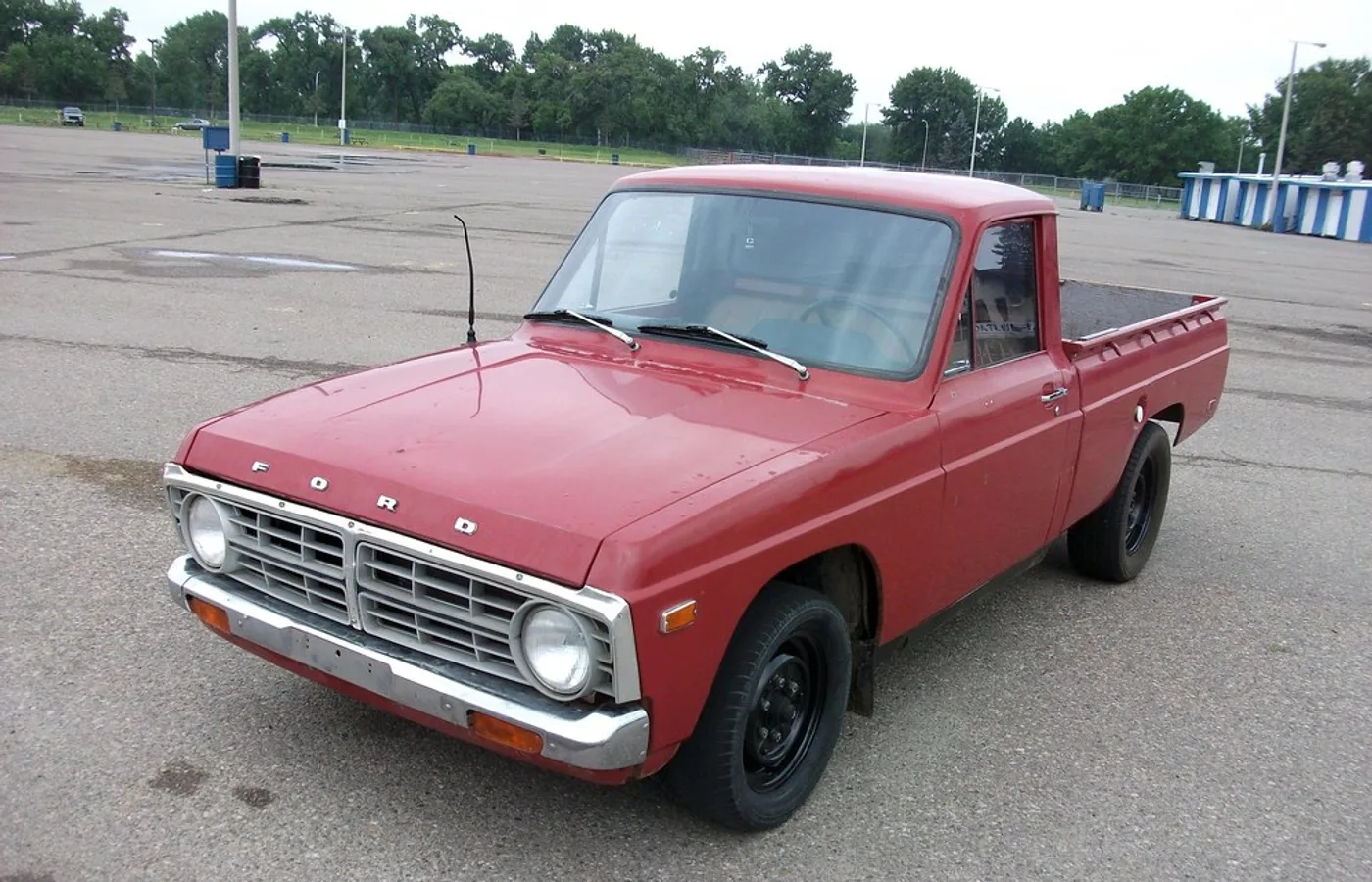 Ford Courier, vue extérieure du modèle