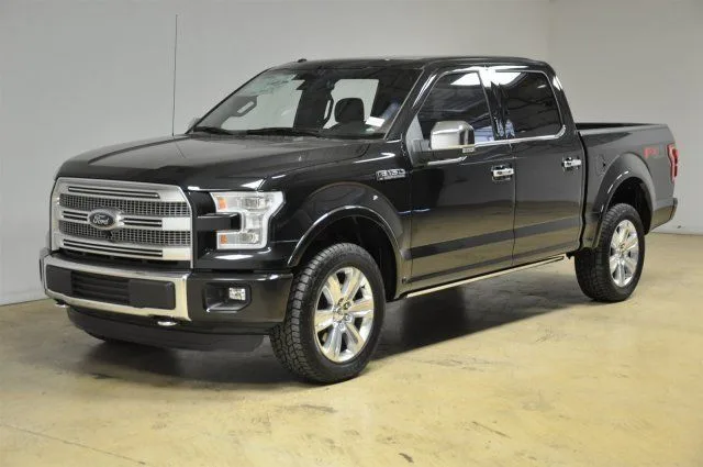 Ford F-150 CREW CAB, vue extérieure du modèle ou d'une variante proche