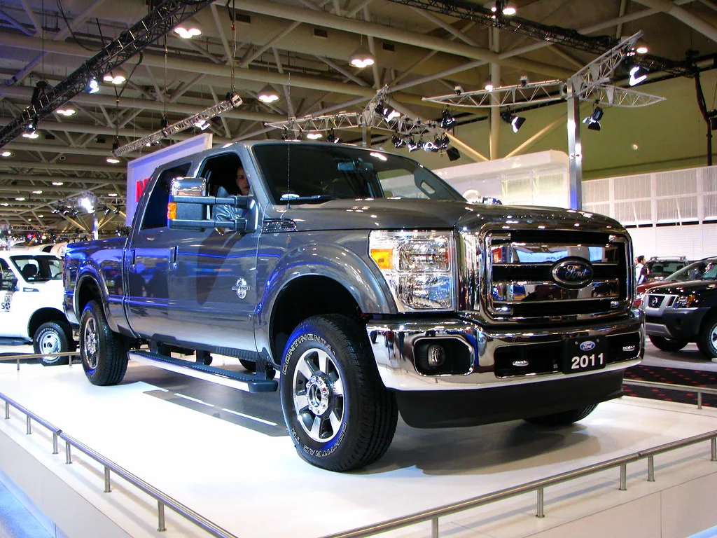 Ford F-350 CREW, vue extérieure du modèle ou d'une variante proche
