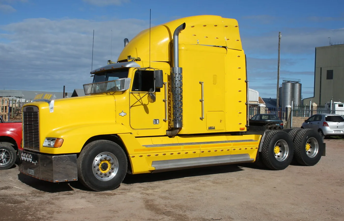 White High Cab Over Short, vue extérieure du modèle ou d'une variante proche