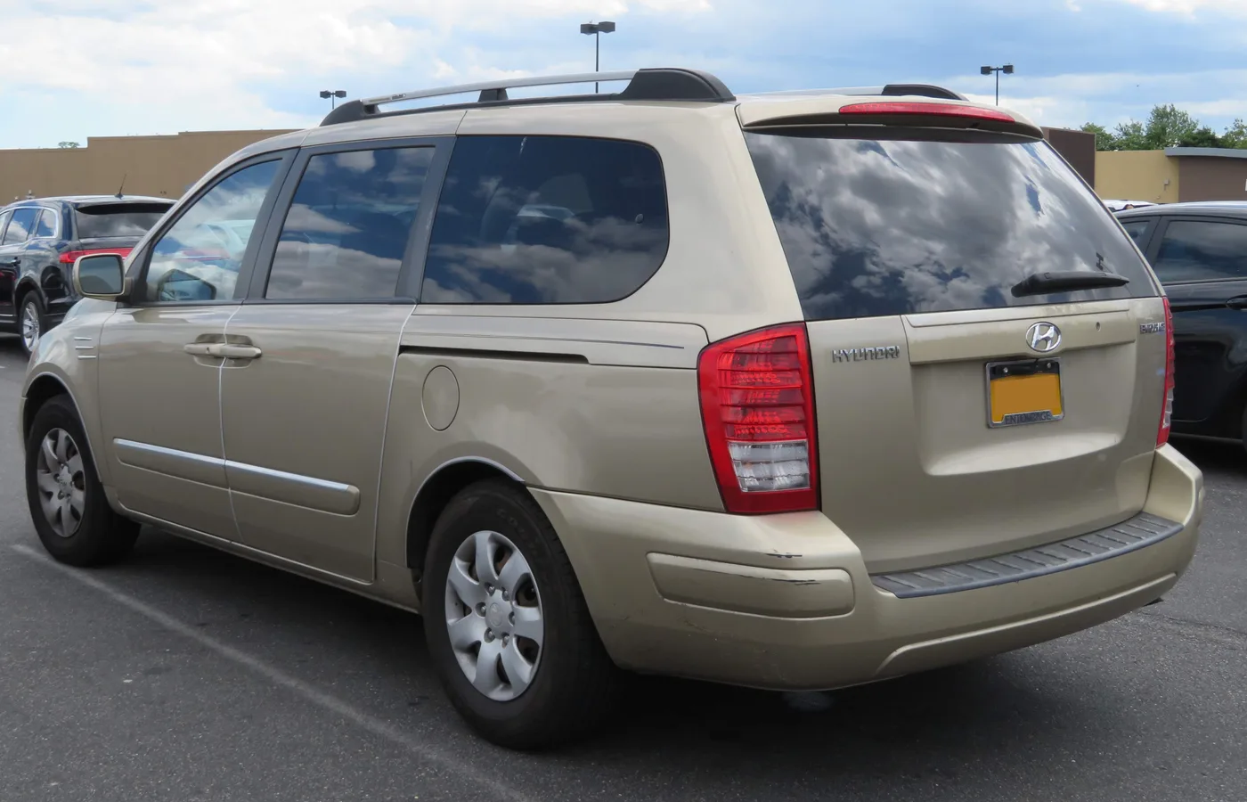 Hyundai ENTOURAGE, vue extérieure du modèle