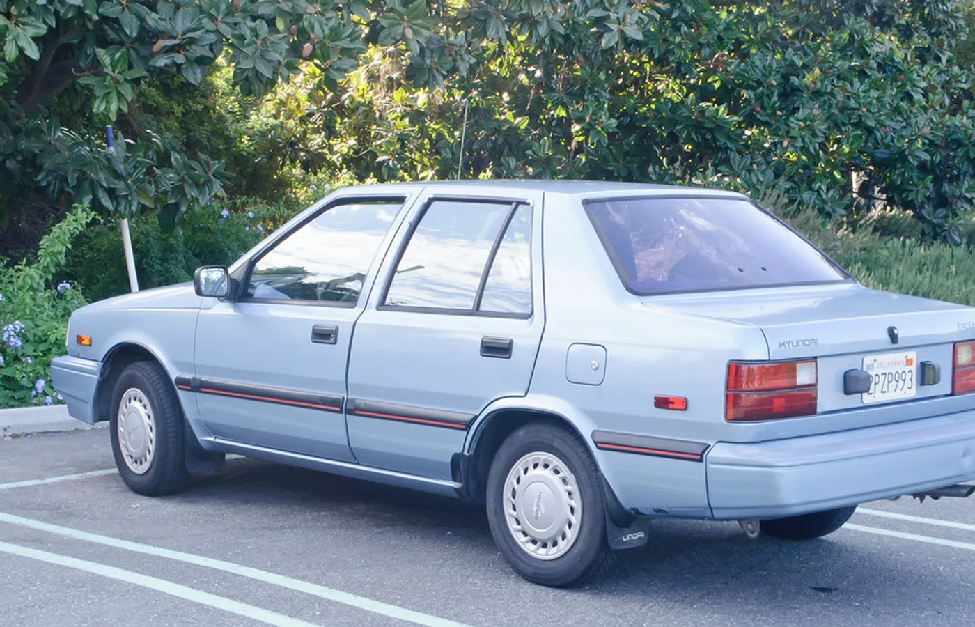 Hyundai Pony, vue extérieure du modèle ou d'une variante proche