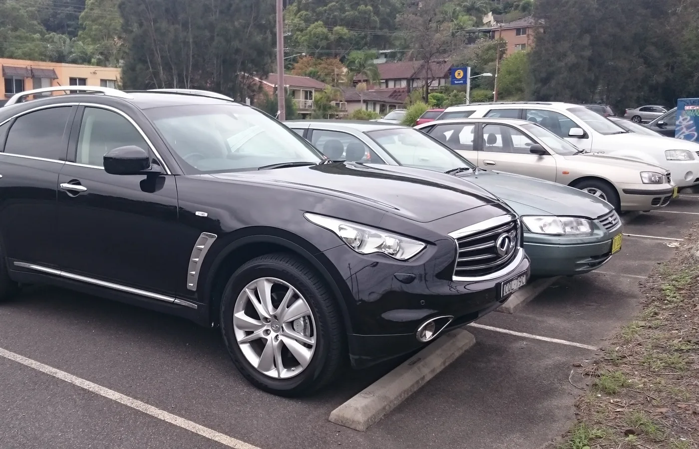 Infiniti FX37, vue extérieure du modèle