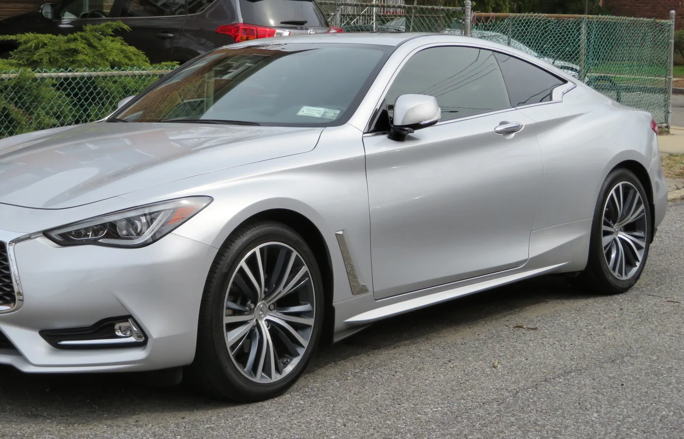 Infiniti Q60, vue extérieure du modèle