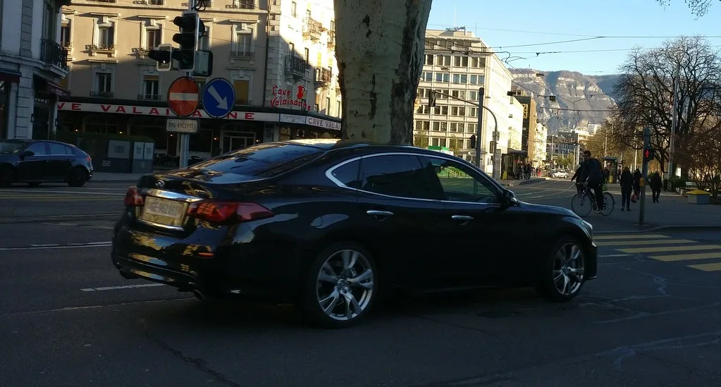 Infiniti Q70, vue extérieure du modèle