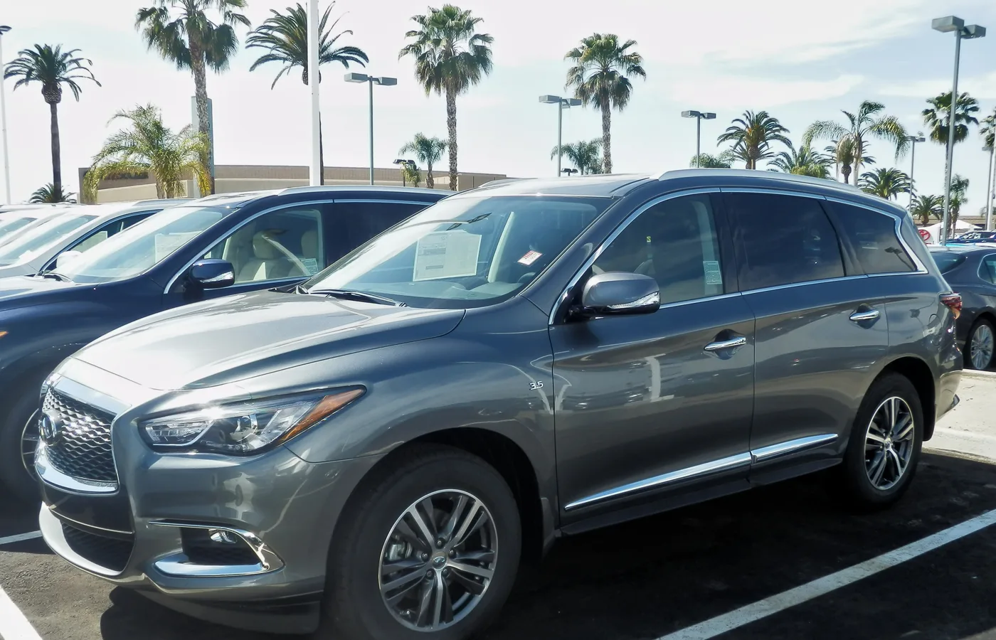 Infiniti QX60 HYBRID, vue extérieure du modèle ou d'une variante proche