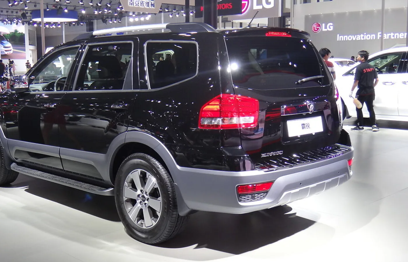 Kia BORREGO LAMBDA 3.8, vue extérieure du modèle ou d'une variante proche