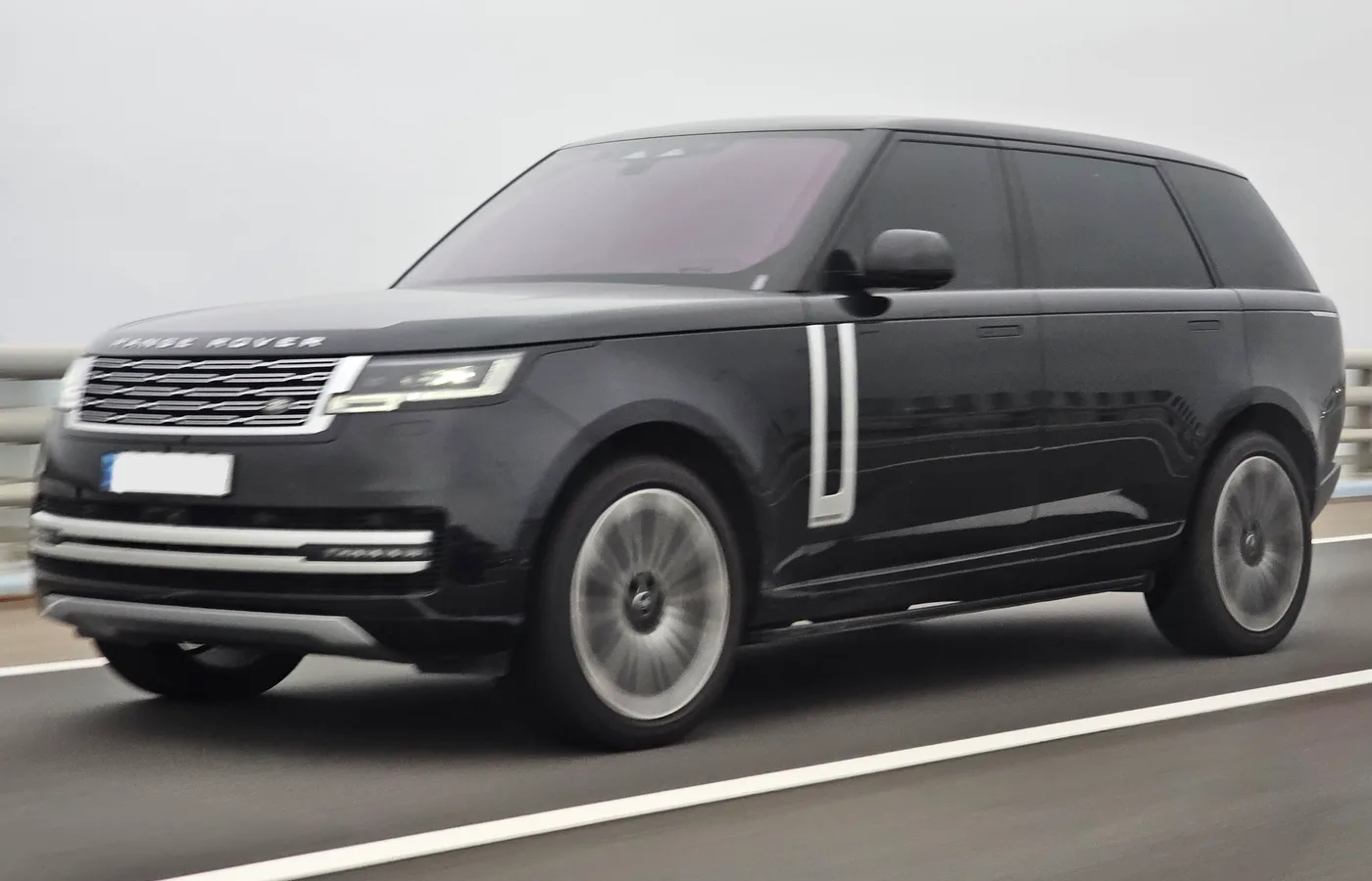 Land Rover RANGE ROVER LWB, vue extérieure du modèle