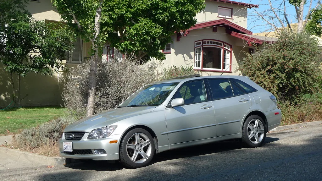 Lexus IS300, vue extérieure du modèle