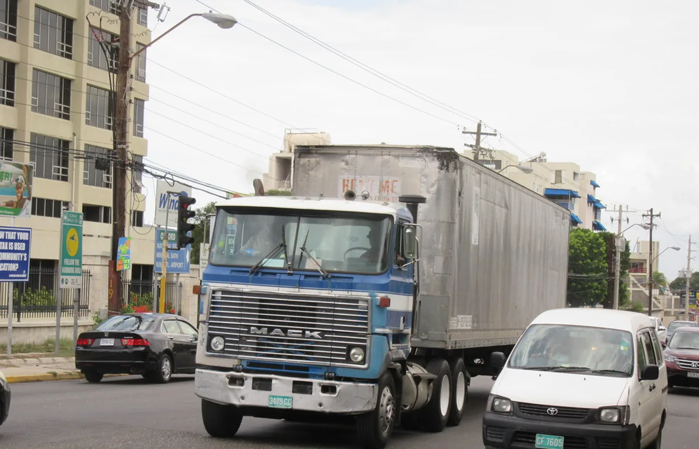 Mack MH, vue extérieure du modèle