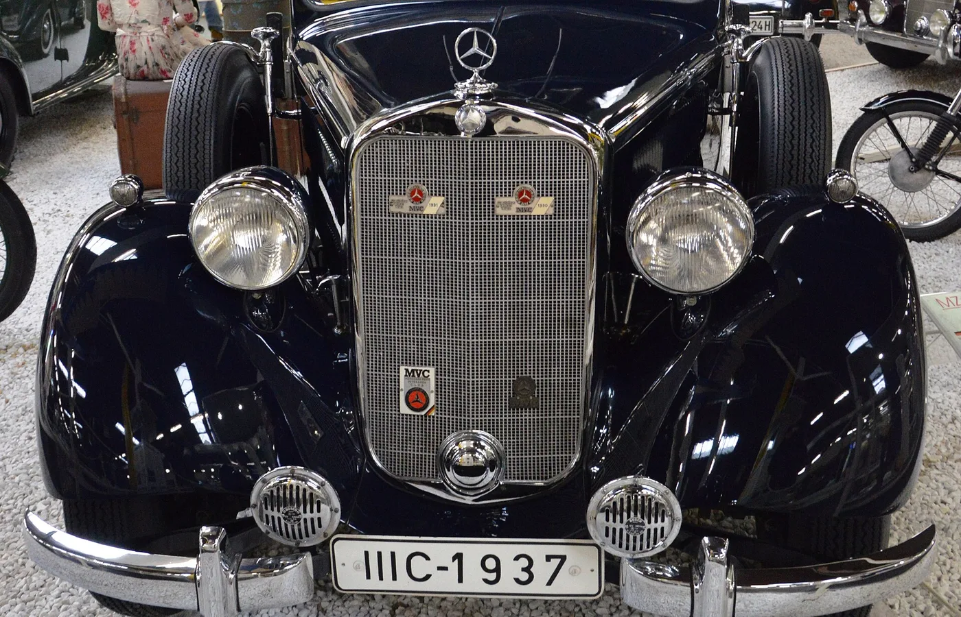 Mercedes-Benz 280, vue extérieure du modèle ou d'une variante proche