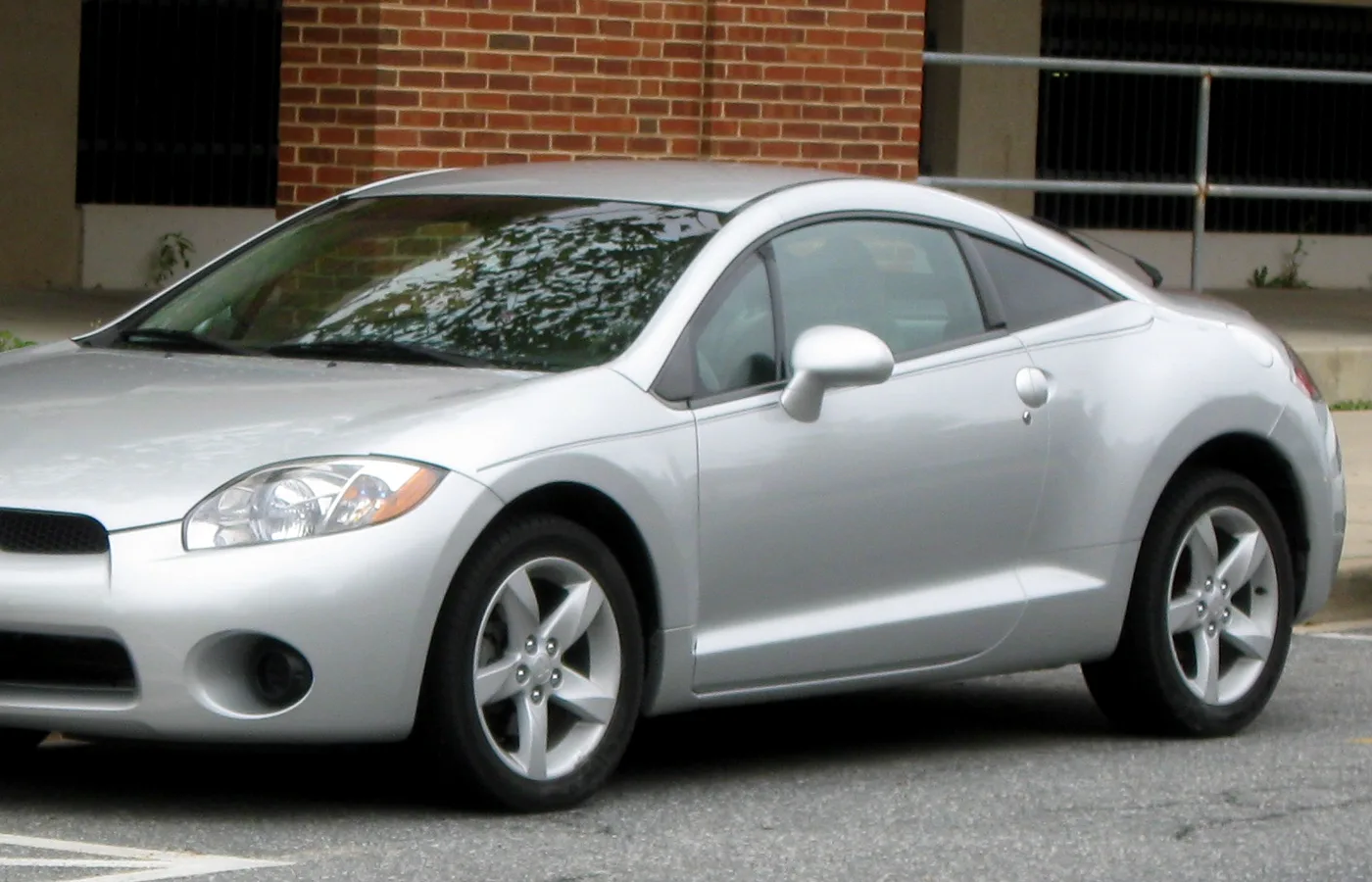 Mitsubishi ECLIPSE HATCHBACK, vue extérieure du modèle ou d'une variante proche