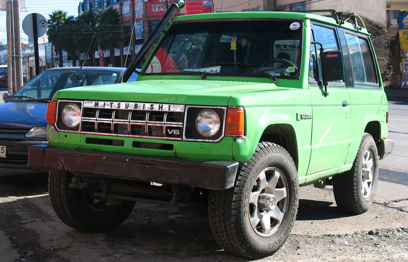 Mitsubishi RAIDER QUAD, vue extérieure du modèle ou d'une variante proche