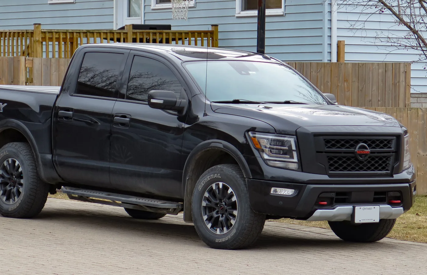 Nissan TITAN CREW CAB, vue extérieure du modèle