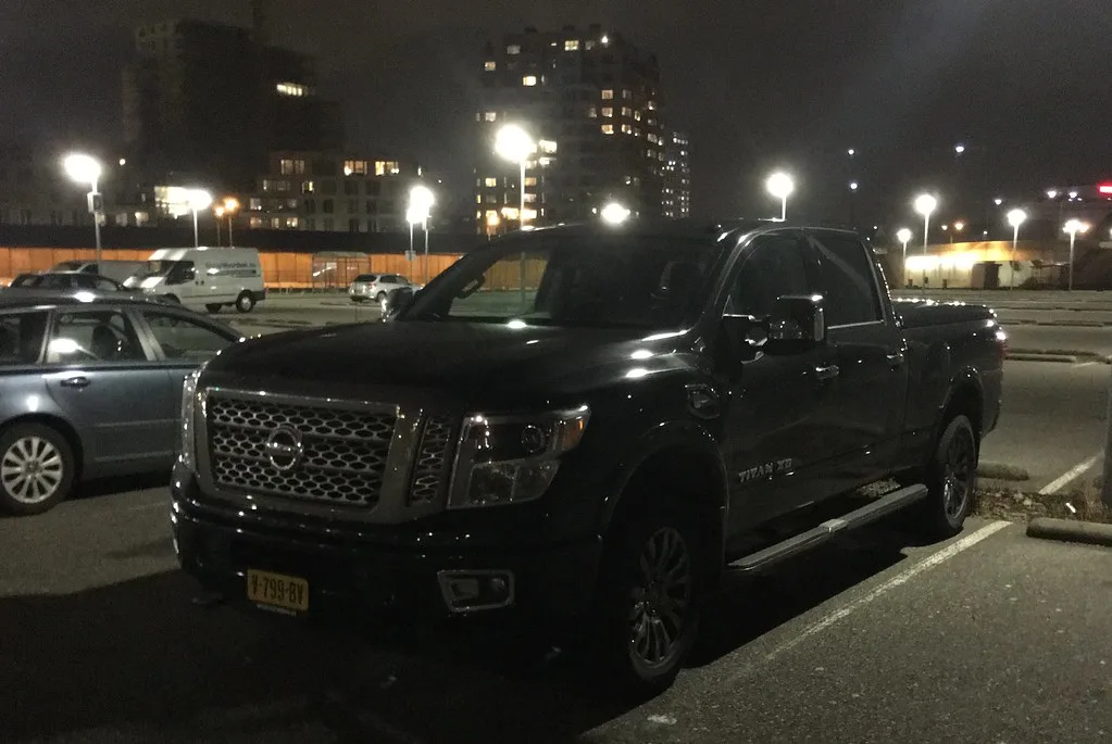 Nissan TITAN XD CREW CAB, vue extérieure du modèle ou d'une variante proche