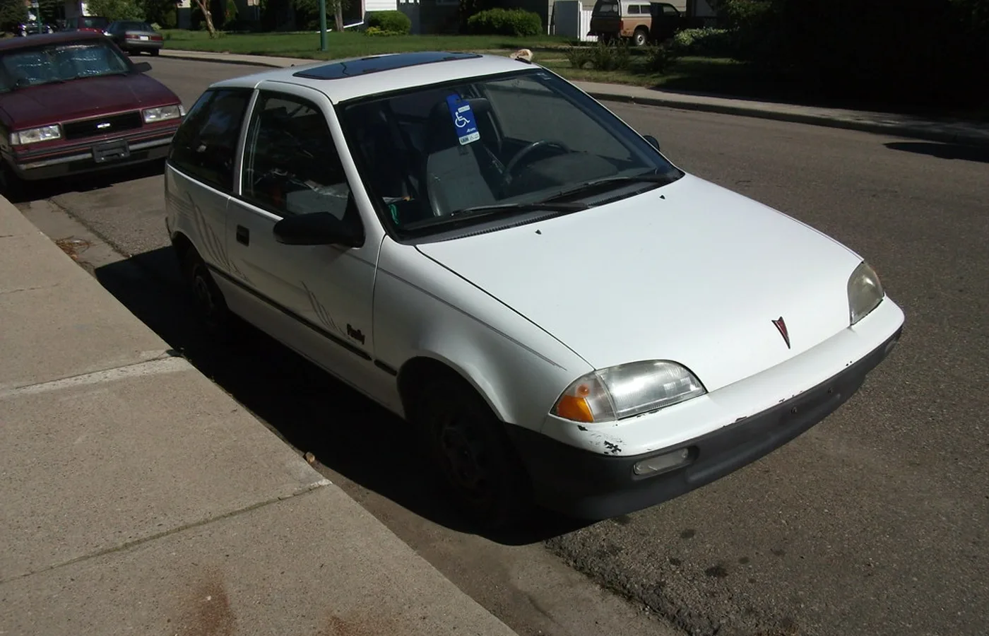 Pontiac Firefly, vue extérieure du modèle