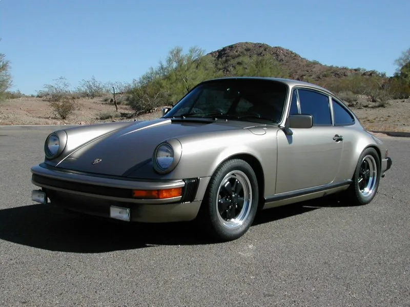 Porsche 911 CARRERA S CABRIOLET, vue extérieure du modèle ou d'une variante proche