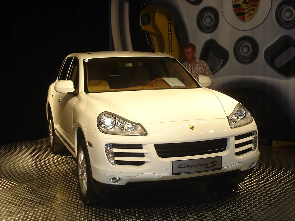 Porsche CAYENNE S E-HYBRID, vue extérieure du modèle ou d'une variante proche