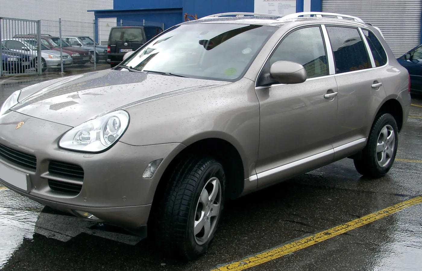 Porsche CAYENNE PLATINUM, vue extérieure du modèle ou d'une variante proche