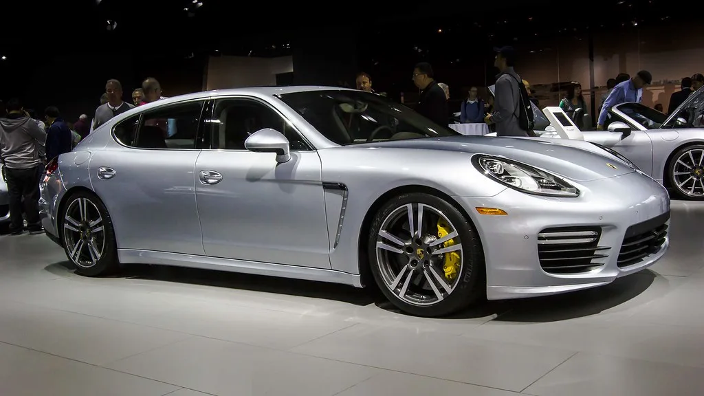 Porsche PANAMERA TURBO SPORT TURISMO, vue extérieure du modèle ou d'une variante proche