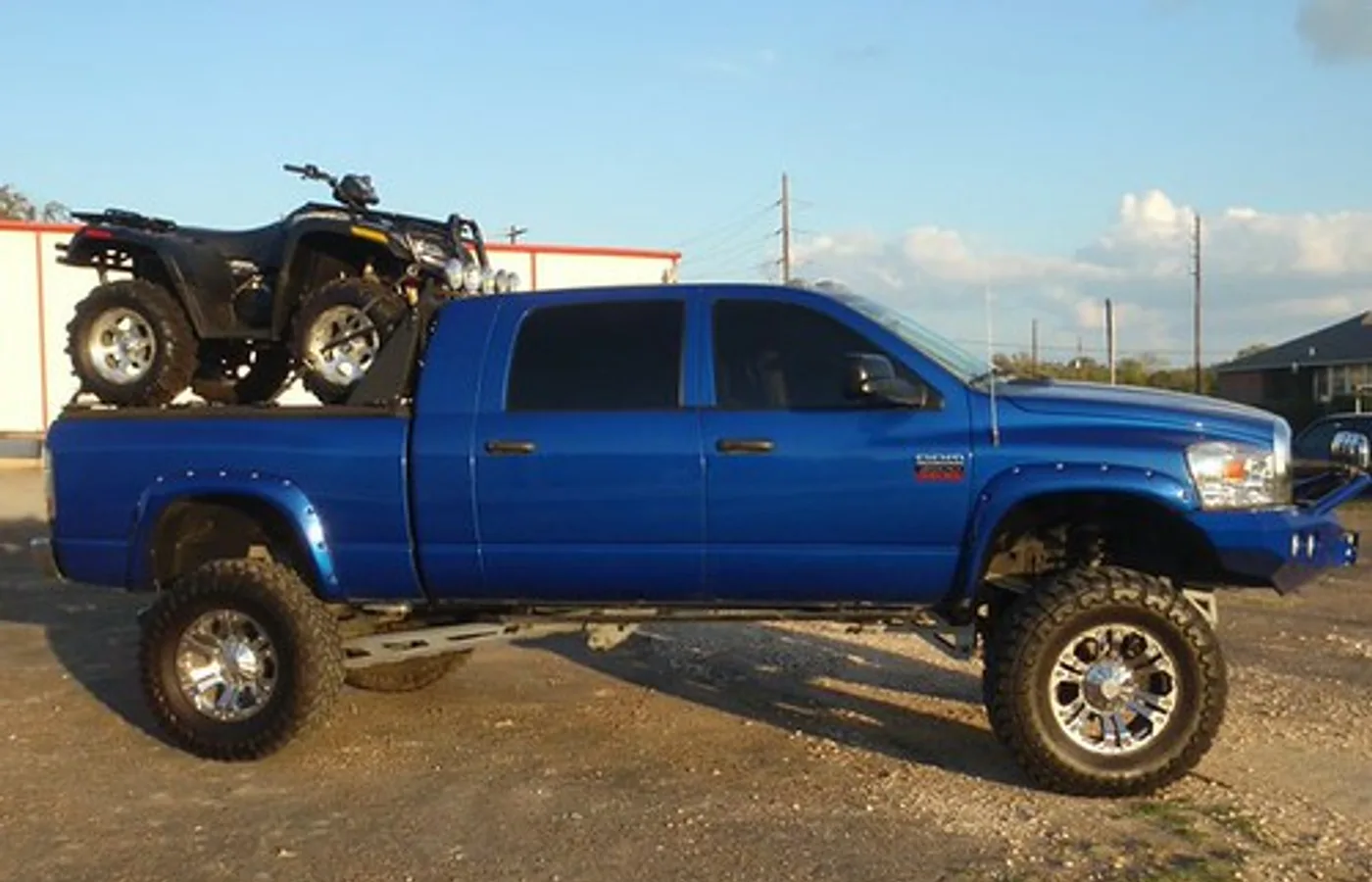 RAM RAM 2500 MEGA CAB, vue extérieure du modèle