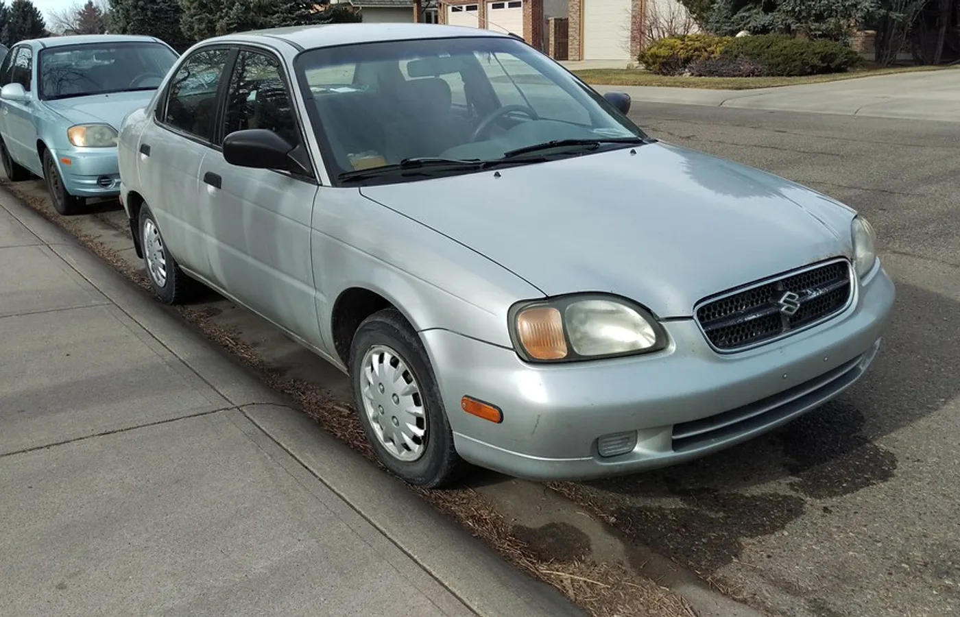 Suzuki Esteem, vue extérieure du modèle
