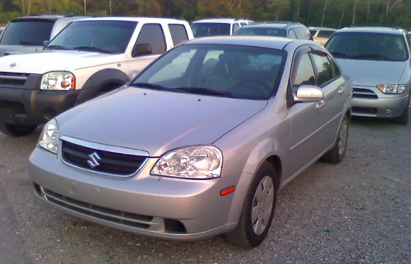 Suzuki Forenza, vue extérieure du modèle