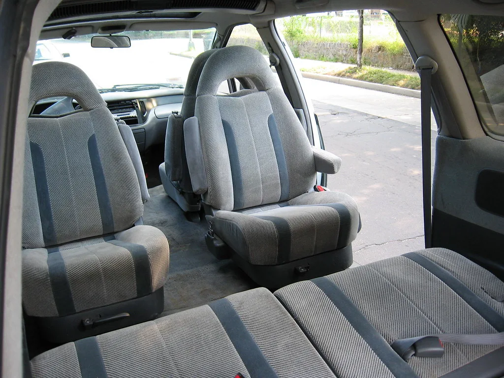 Toyota PREVIA, vue extérieure du modèle