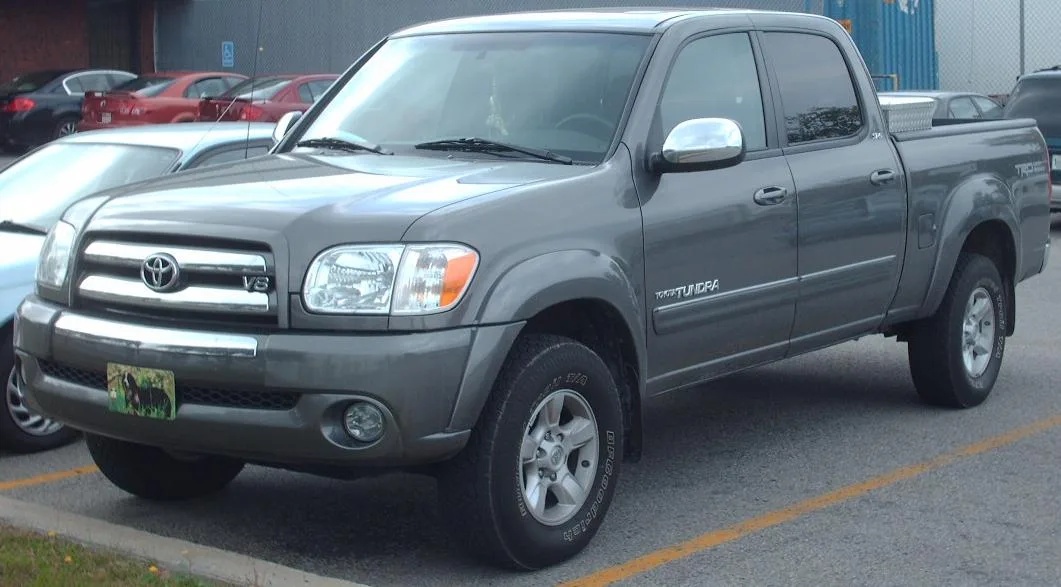 Toyota TUNDRA CREW CAB, vue extérieure du modèle ou d'une variante proche