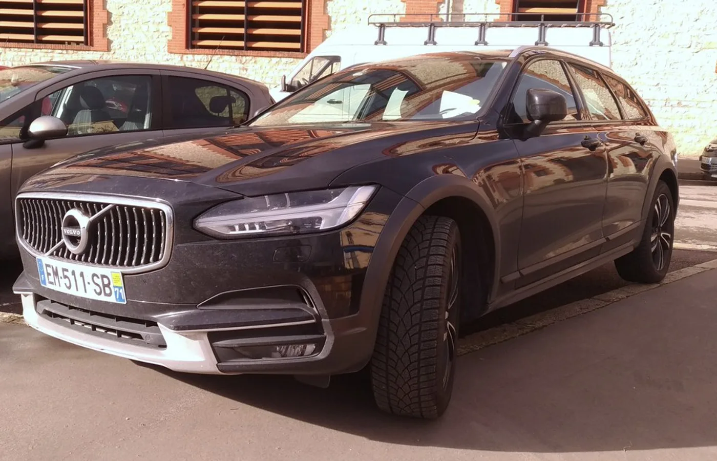 Volvo S90 B6, vue extérieure du modèle ou d'une variante proche